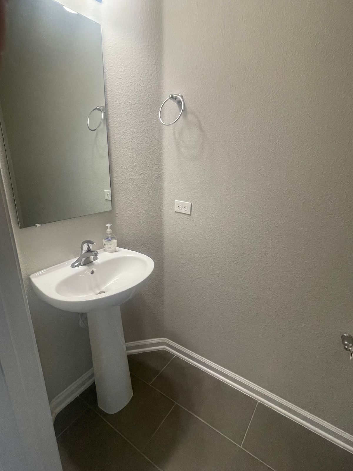 Newer Townhome in Growing Silverleaf Area! property image