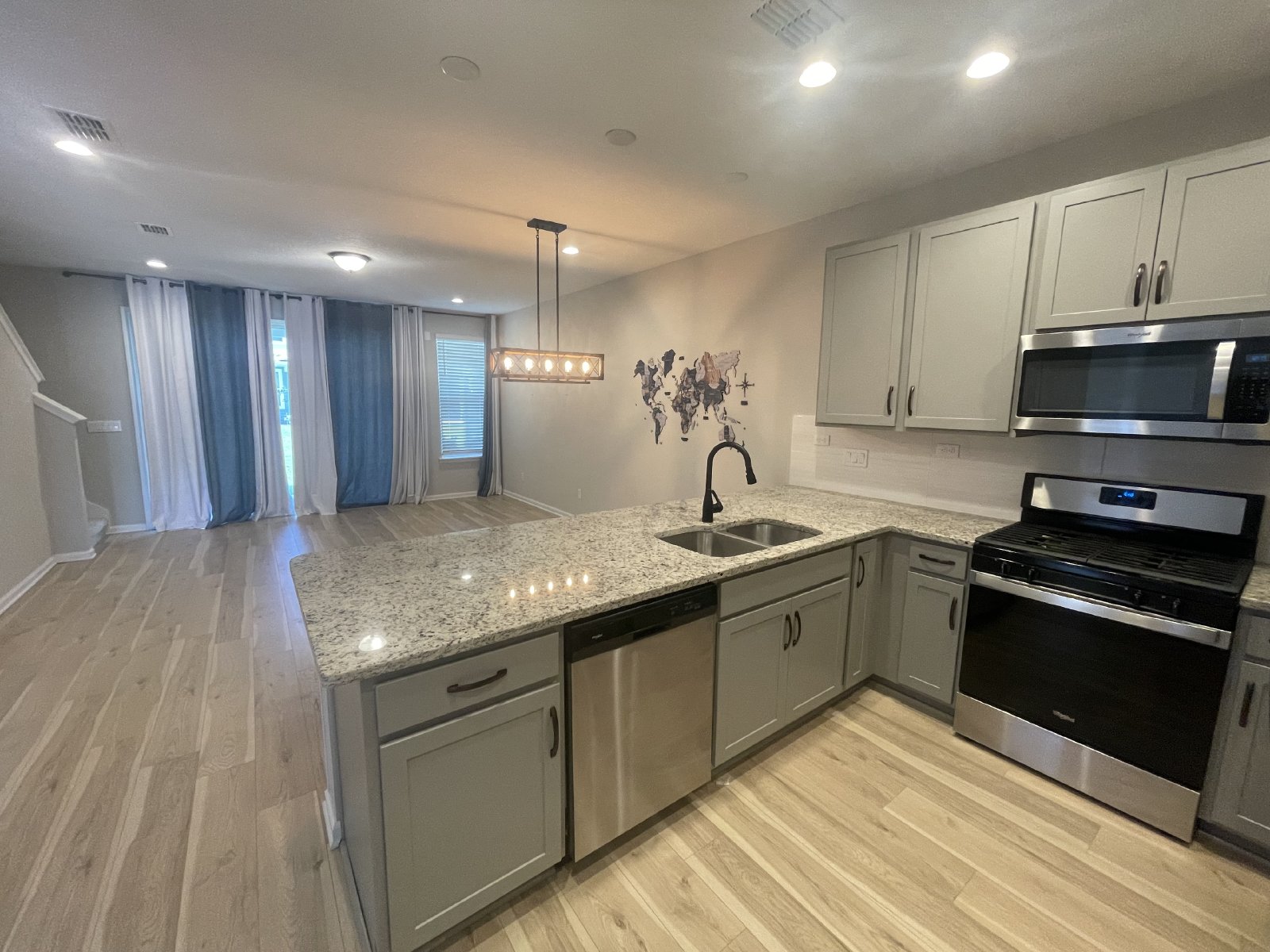 Newer Townhome in Growing Silverleaf Area! property image