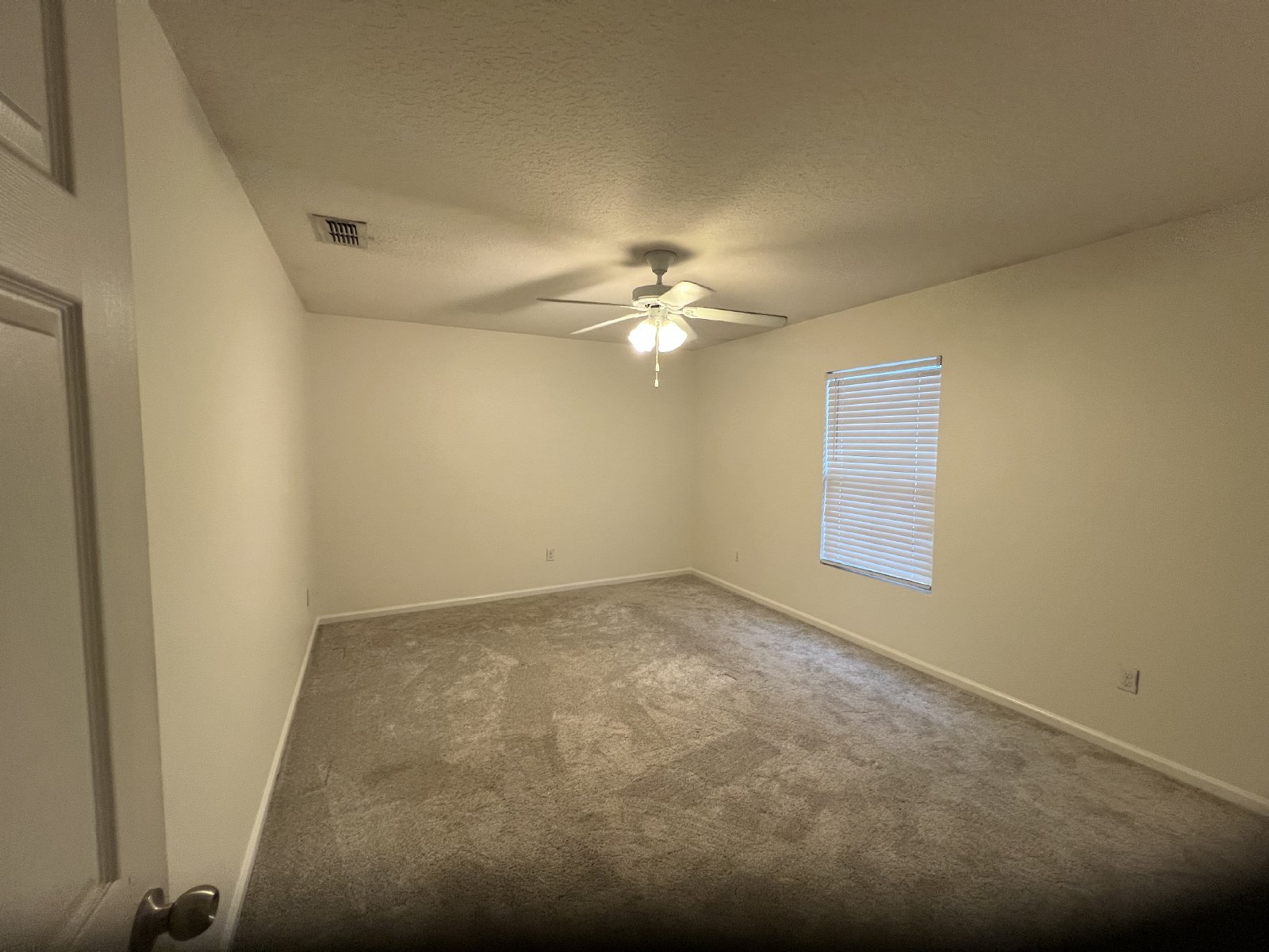 Great 3 bed 2 bath home in family friendly community property image