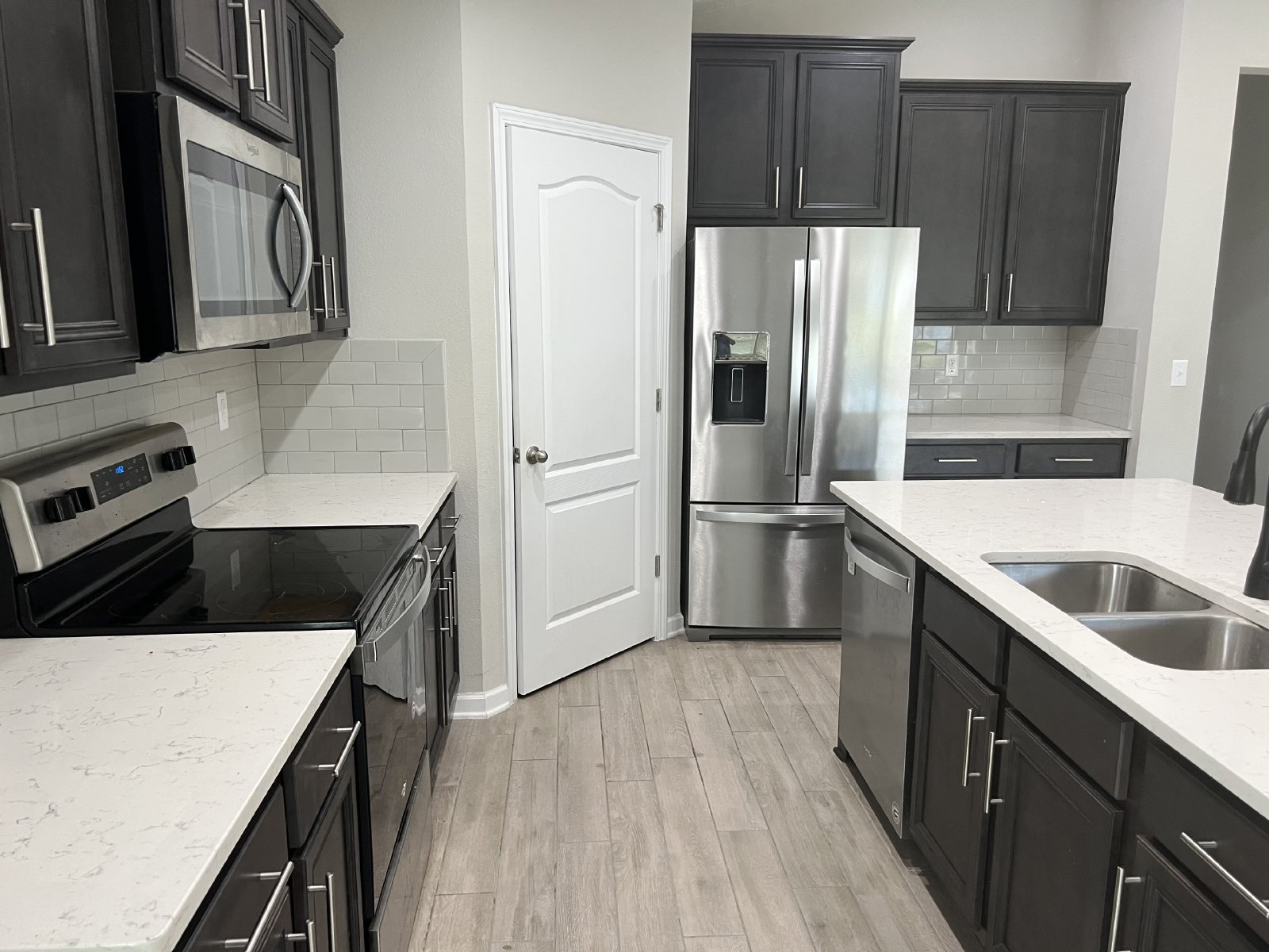 Great newer 3 bed/ 2 bath home in gated community property image
