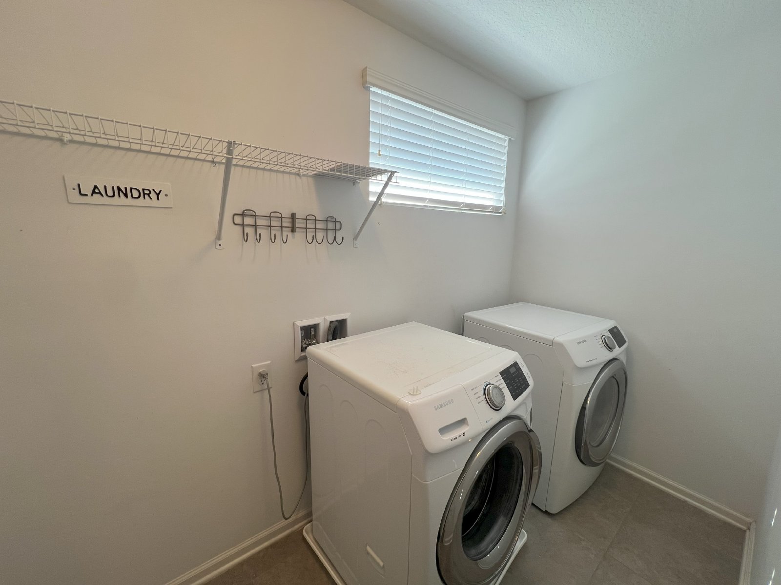 Come home to spacious living and friendly amenities in the heart of Oakleaf Plantation's gated community property image