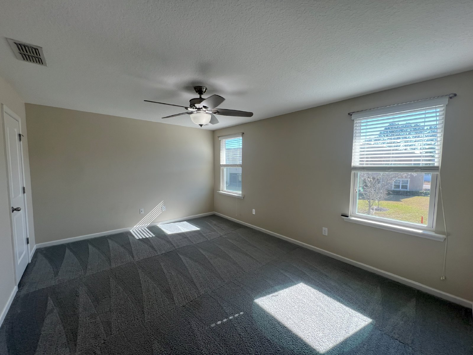Come home to spacious living and friendly amenities in the heart of Oakleaf Plantation's gated community property image