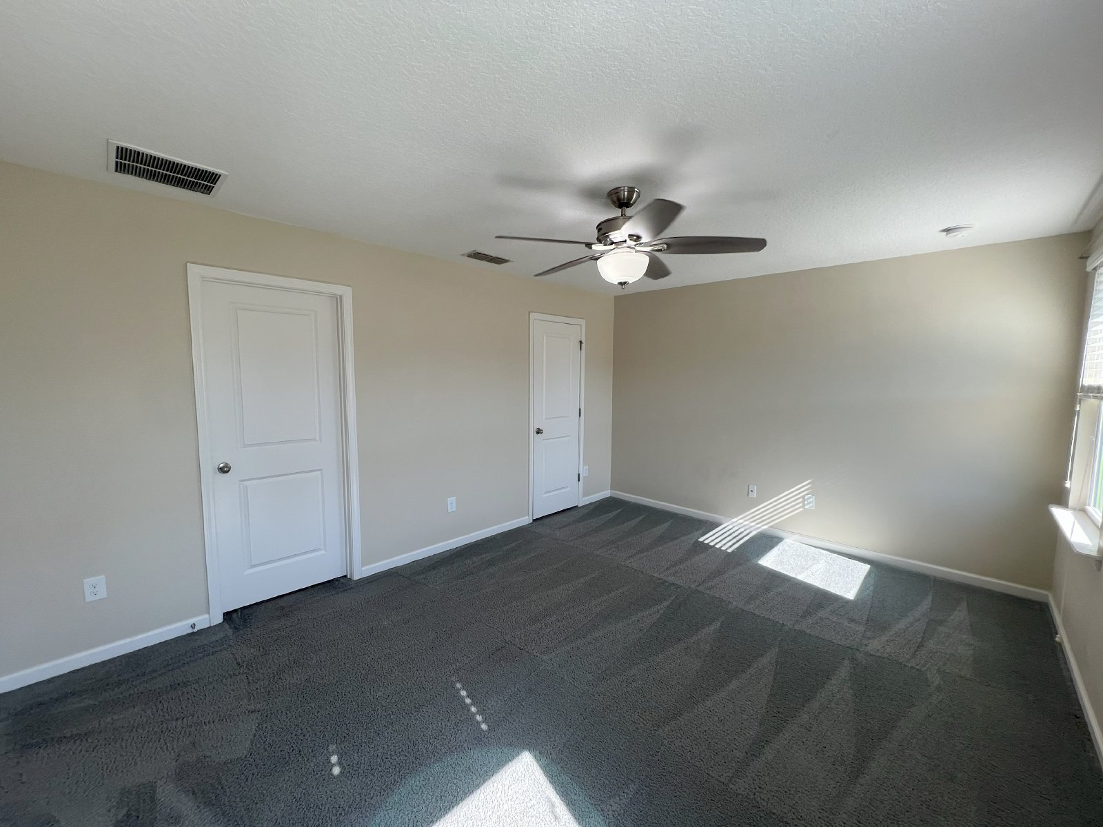 Come home to spacious living and friendly amenities in the heart of Oakleaf Plantation's gated community property image