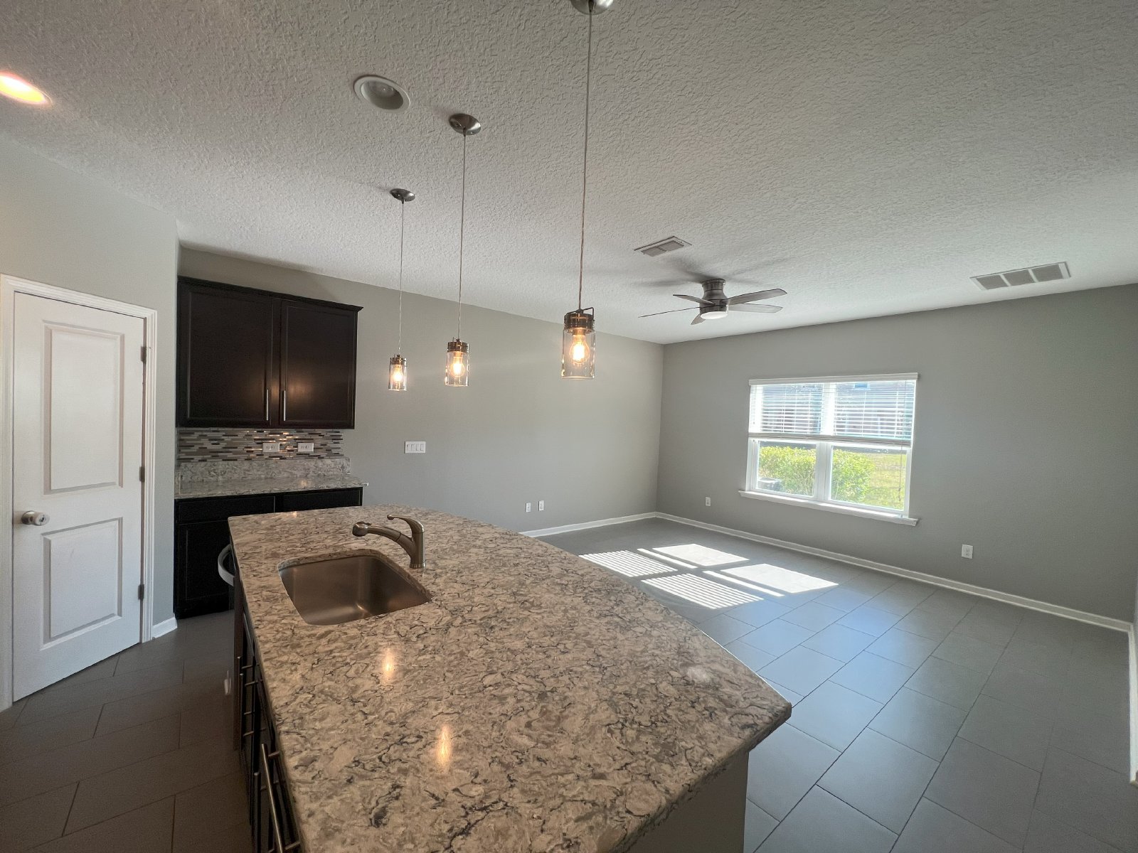Come home to spacious living and friendly amenities in the heart of Oakleaf Plantation's gated community property image