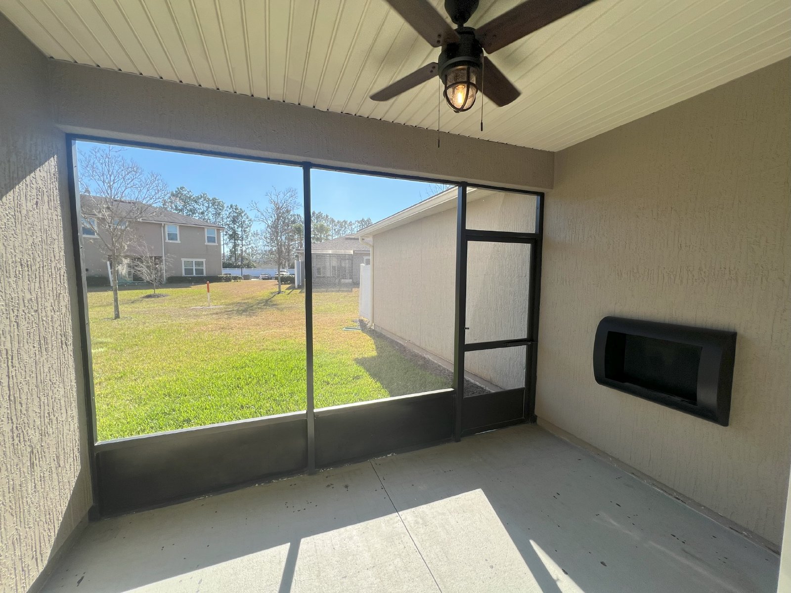 Come home to spacious living and friendly amenities in the heart of Oakleaf Plantation's gated community property image