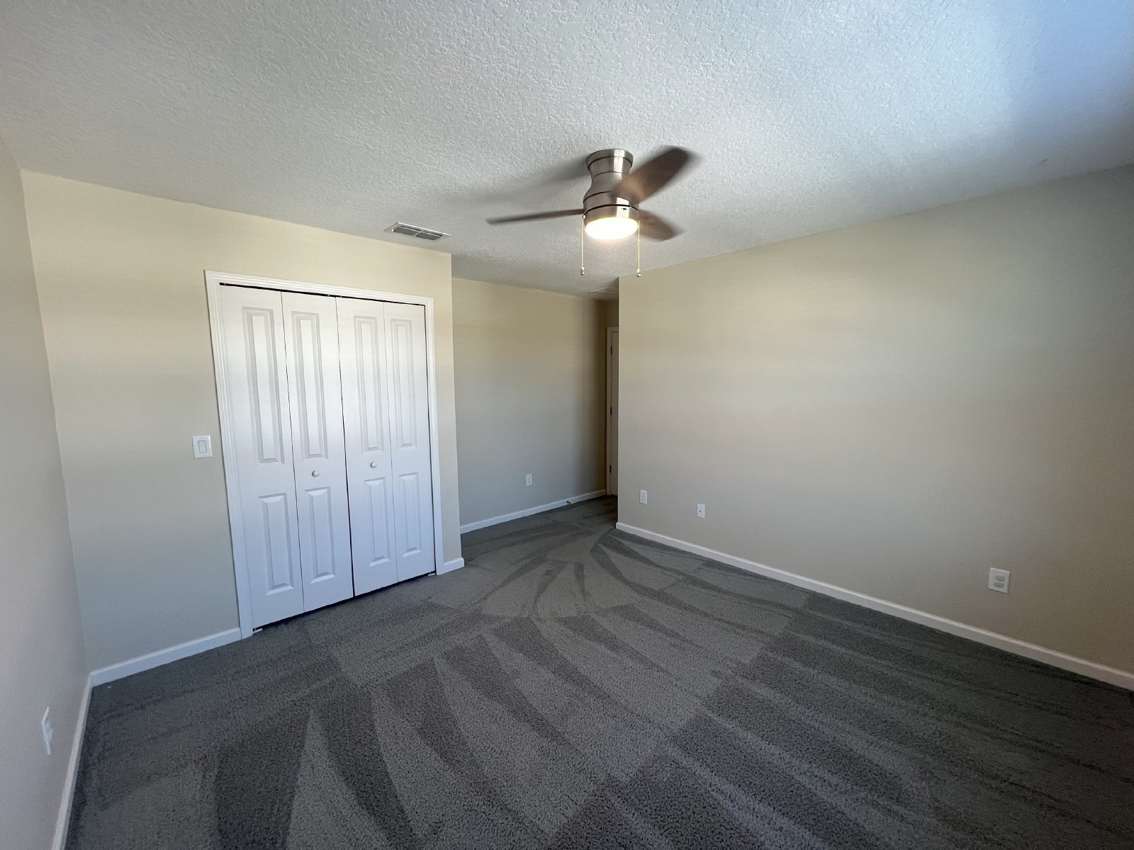 Come home to spacious living and friendly amenities in the heart of Oakleaf Plantation's gated community property image
