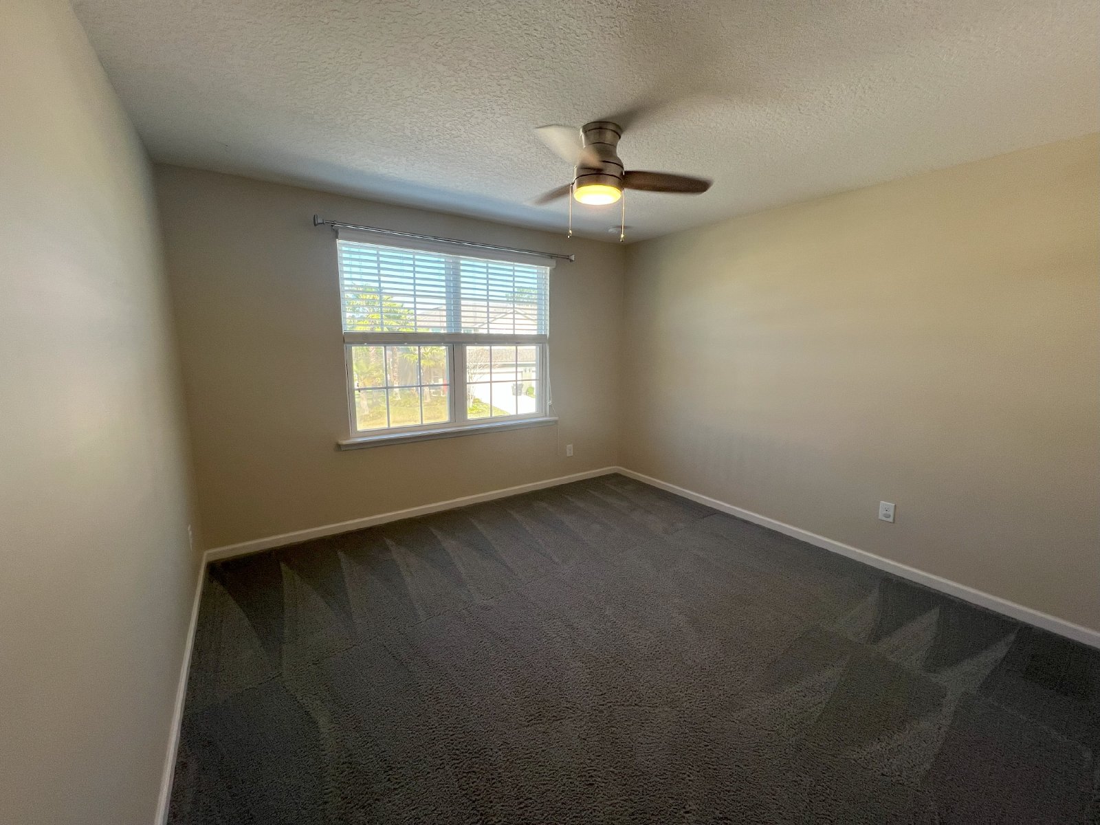 Come home to spacious living and friendly amenities in the heart of Oakleaf Plantation's gated community property image