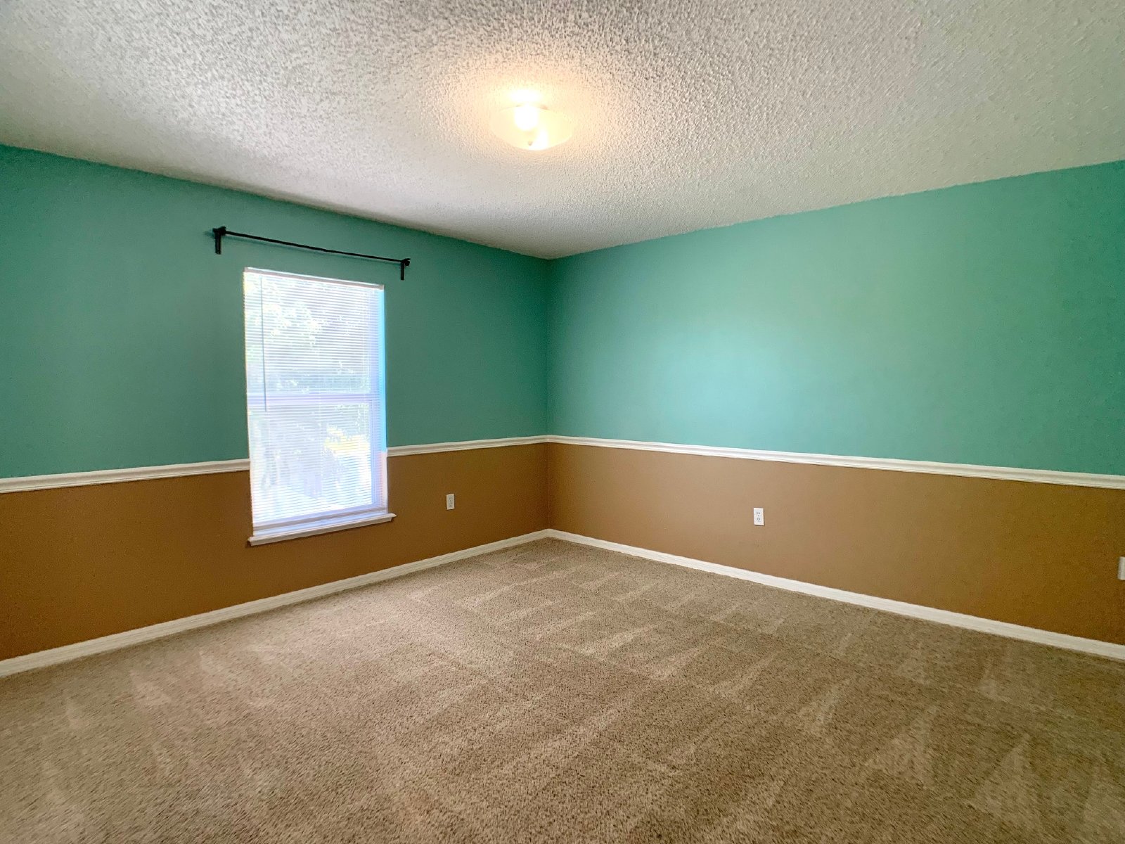 Spacious 4-Bedroom Rental in Prime Location Near Collins Rd & I-295! property image