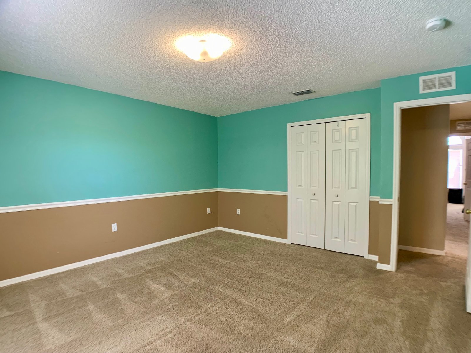 Spacious 4-Bedroom Rental in Prime Location Near Collins Rd & I-295! property image