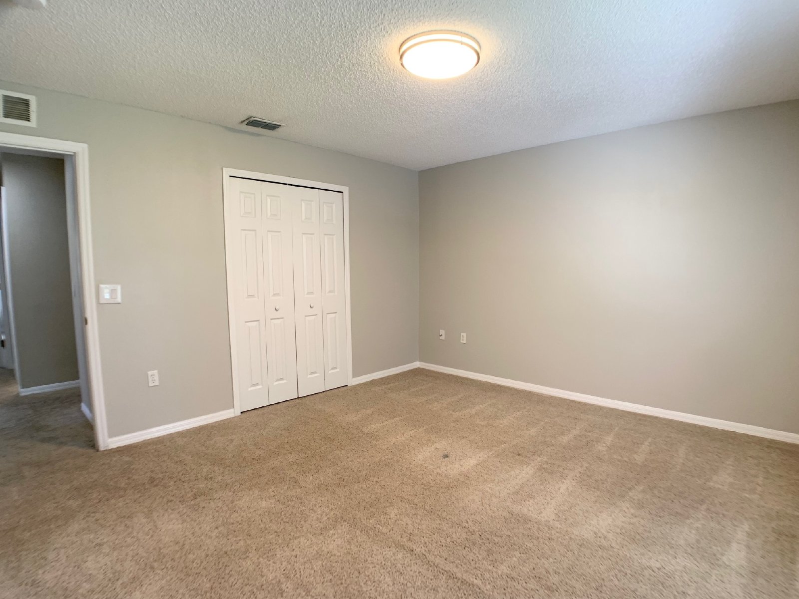 Spacious 4-Bedroom Rental in Prime Location Near Collins Rd & I-295! property image
