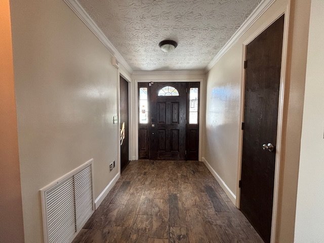 Unique 3-Bedroom Pool Home for Rent in Orange Park – RV Hookup & Exceptional Outdoor Living property image