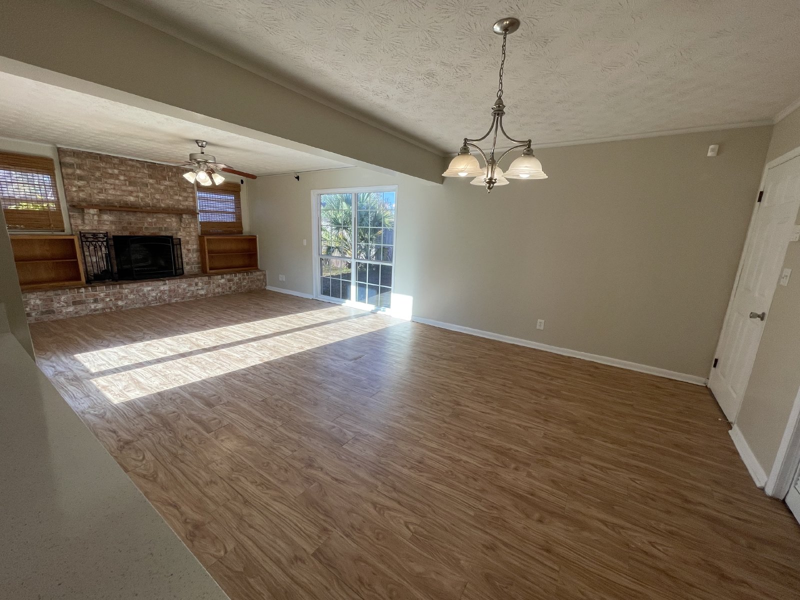 Charming 3-Bedroom Home for Rent in Orange Park with Fireplace & Solar Panels property image