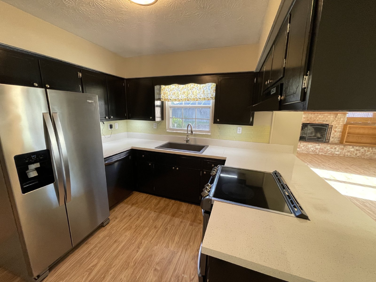 Charming 3-Bedroom Home for Rent in Orange Park with Fireplace & Solar Panels property image