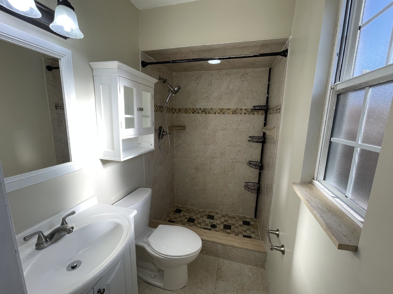 Charming 3-Bedroom Home for Rent in Orange Park with Fireplace & Solar Panels property image