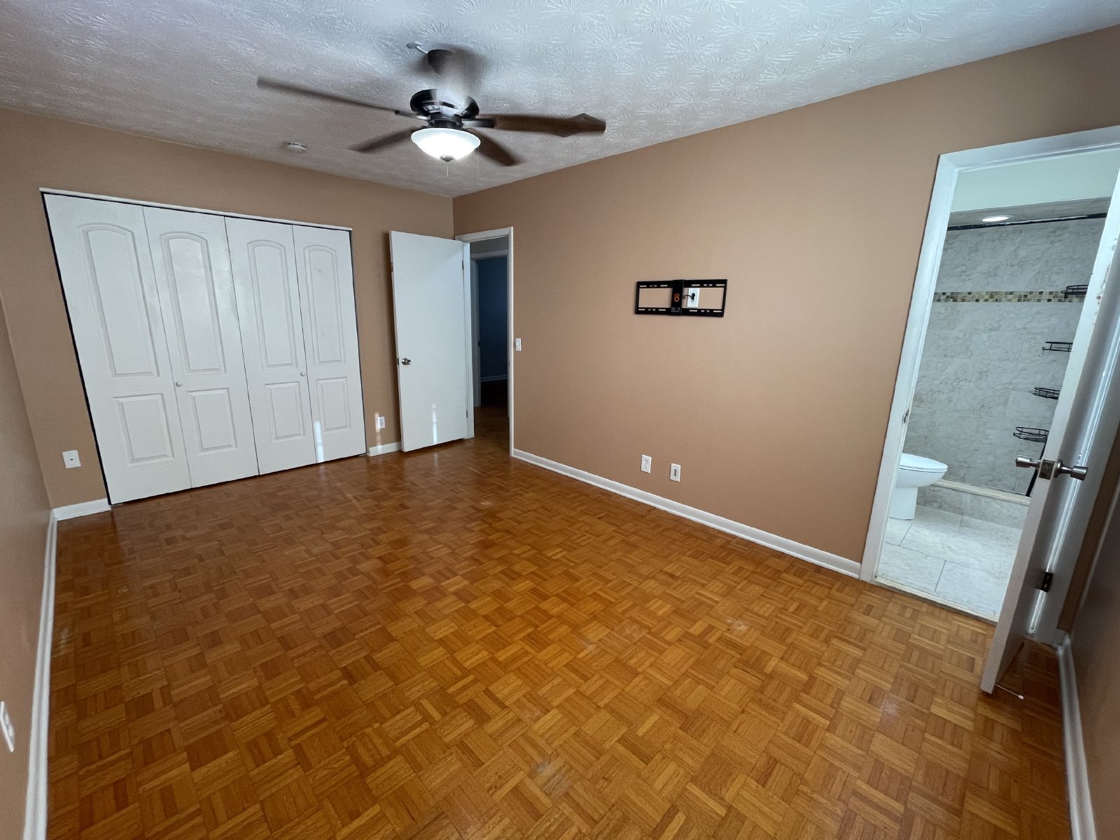 Charming 3-Bedroom Home for Rent in Orange Park with Fireplace & Solar Panels property image
