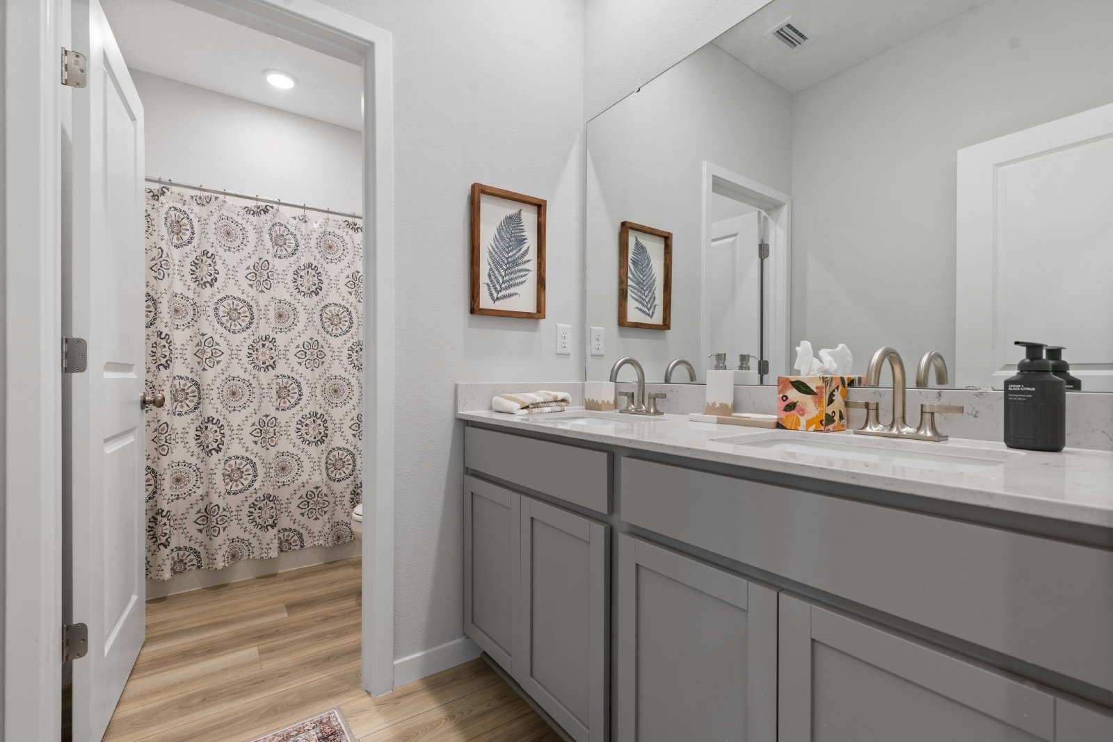 Stunning 2025 Build – Spacious 5BR Home with Open Floor Plan & Fenced Yard property image