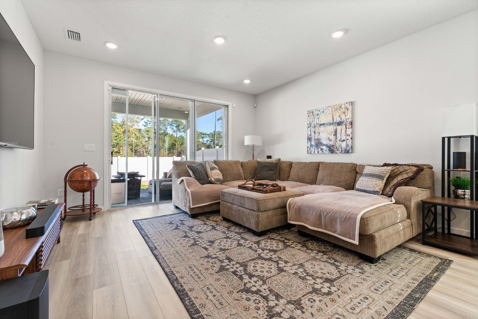 Stunning 2025 Build – Spacious 5BR Home with Open Floor Plan & Fenced Yard property image