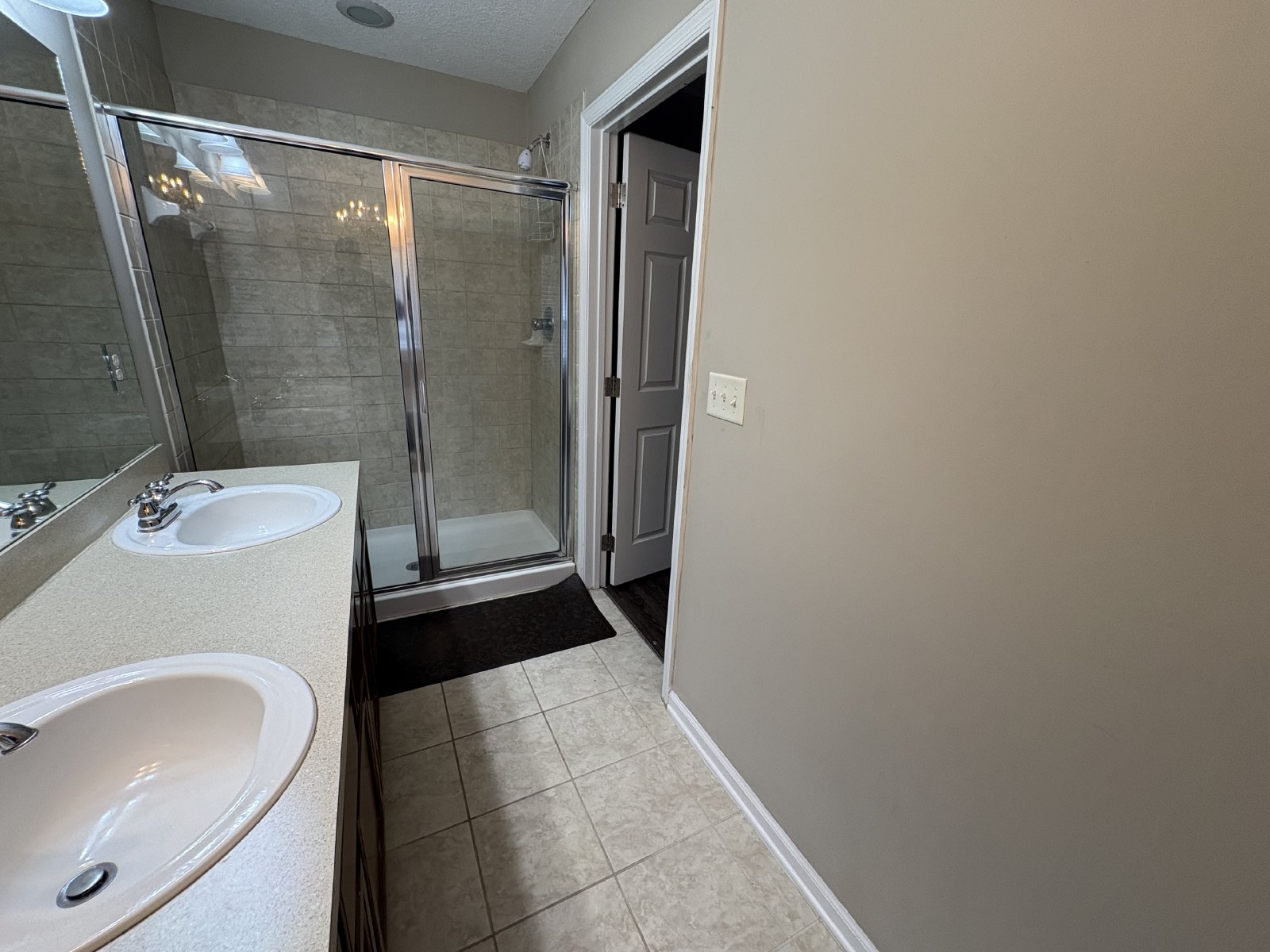 Spacious 3-Bedroom Rental with Screened Patio & Deck in Prime Location property image