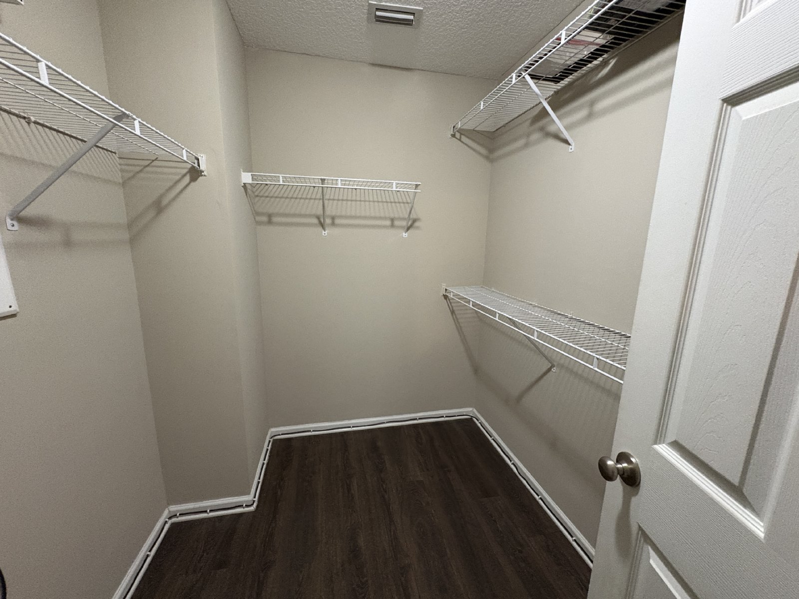 Spacious 3-Bedroom Rental with Screened Patio & Deck in Prime Location property image