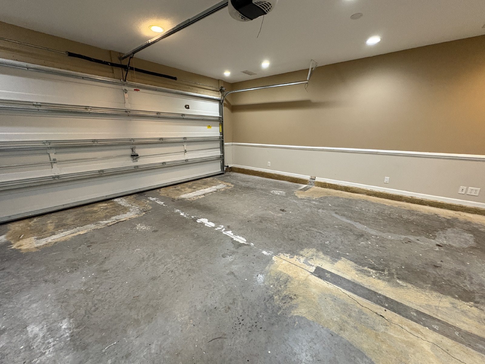 Spacious 3-Bedroom Rental with Screened Patio & Deck in Prime Location property image