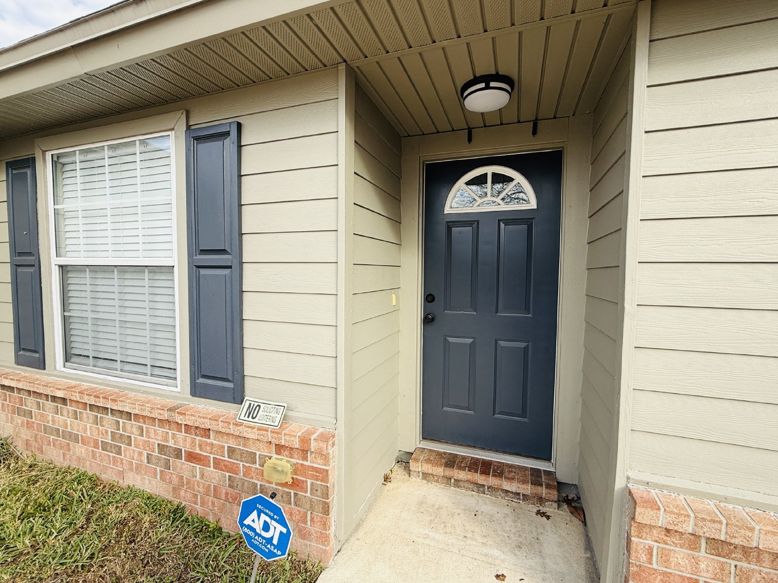 Updated Home with Open Layout, Modern Kitchen & Large Fenced Yard property image