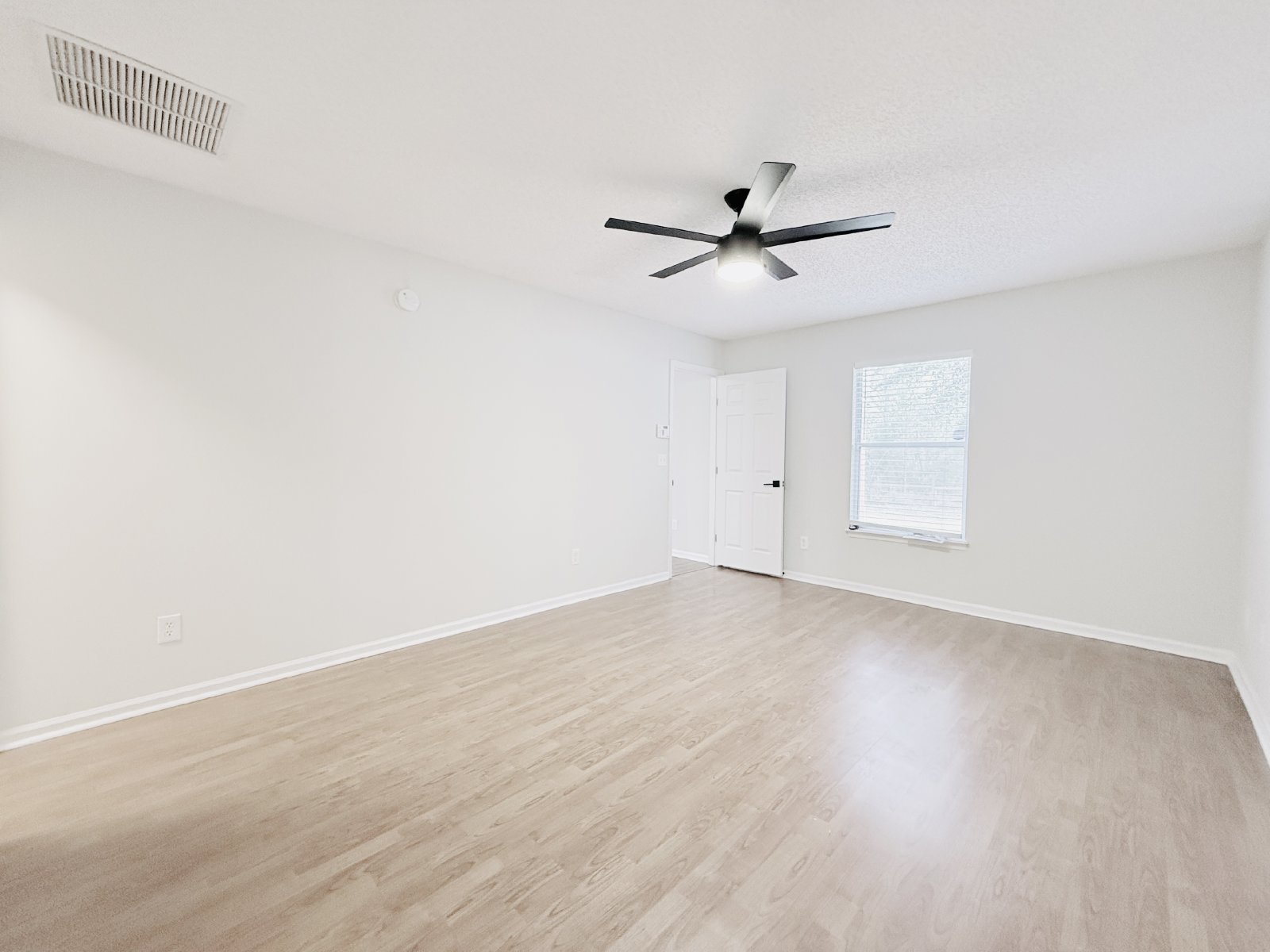 Updated Home with Open Layout, Modern Kitchen & Large Fenced Yard property image