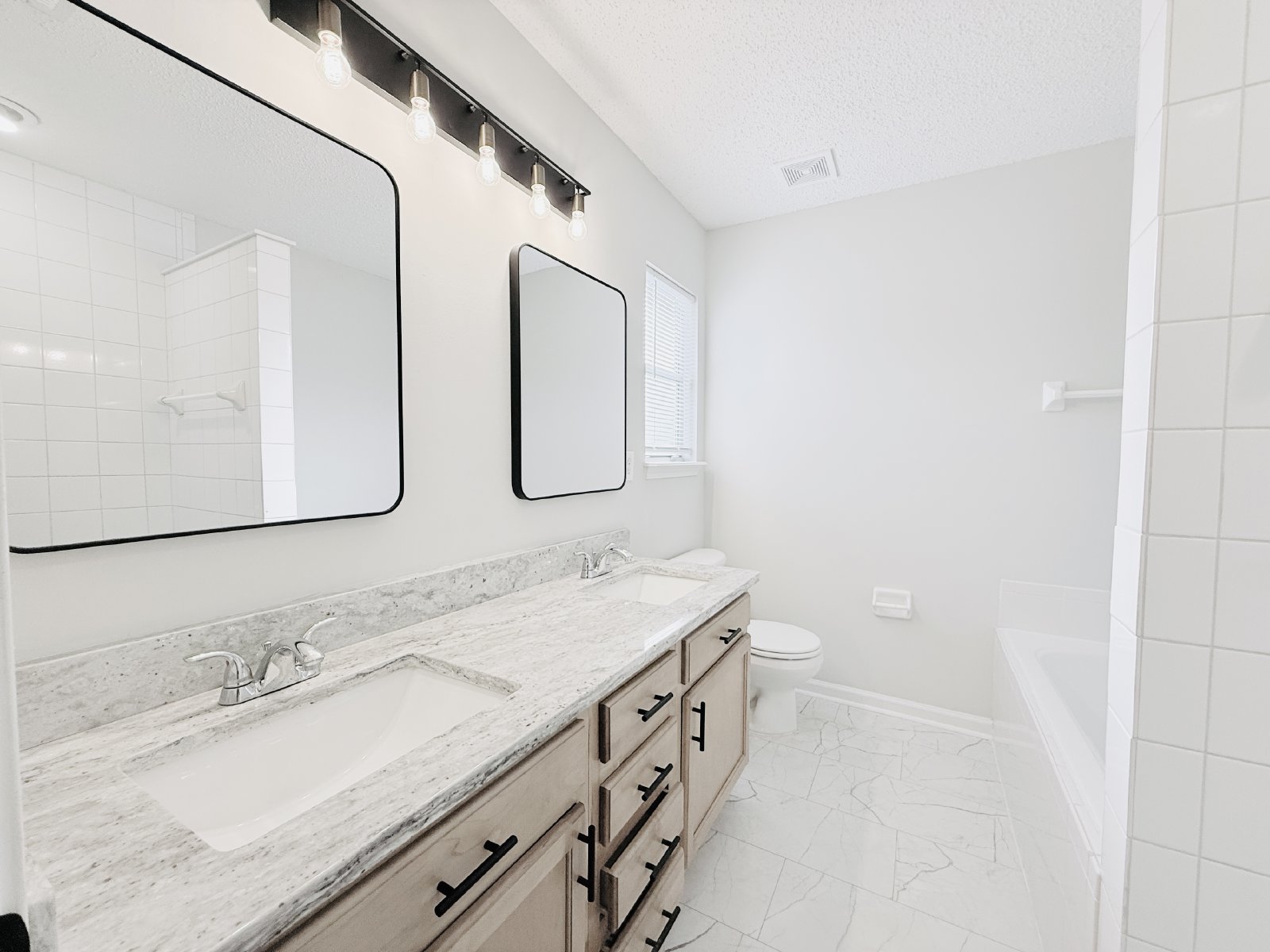 Updated Home with Open Layout, Modern Kitchen & Large Fenced Yard property image