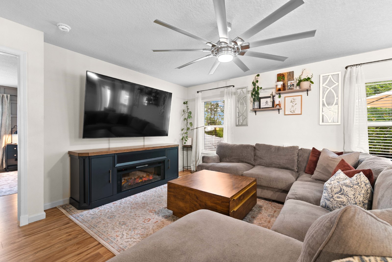 Gorgeous Home in Azalea Ridge property image