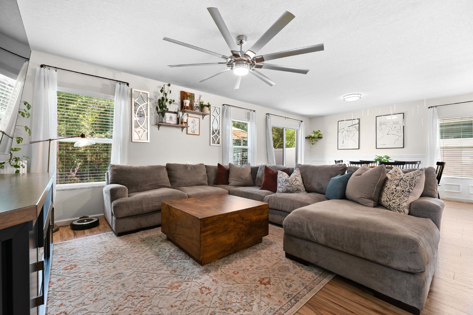 Gorgeous Home in Azalea Ridge property image