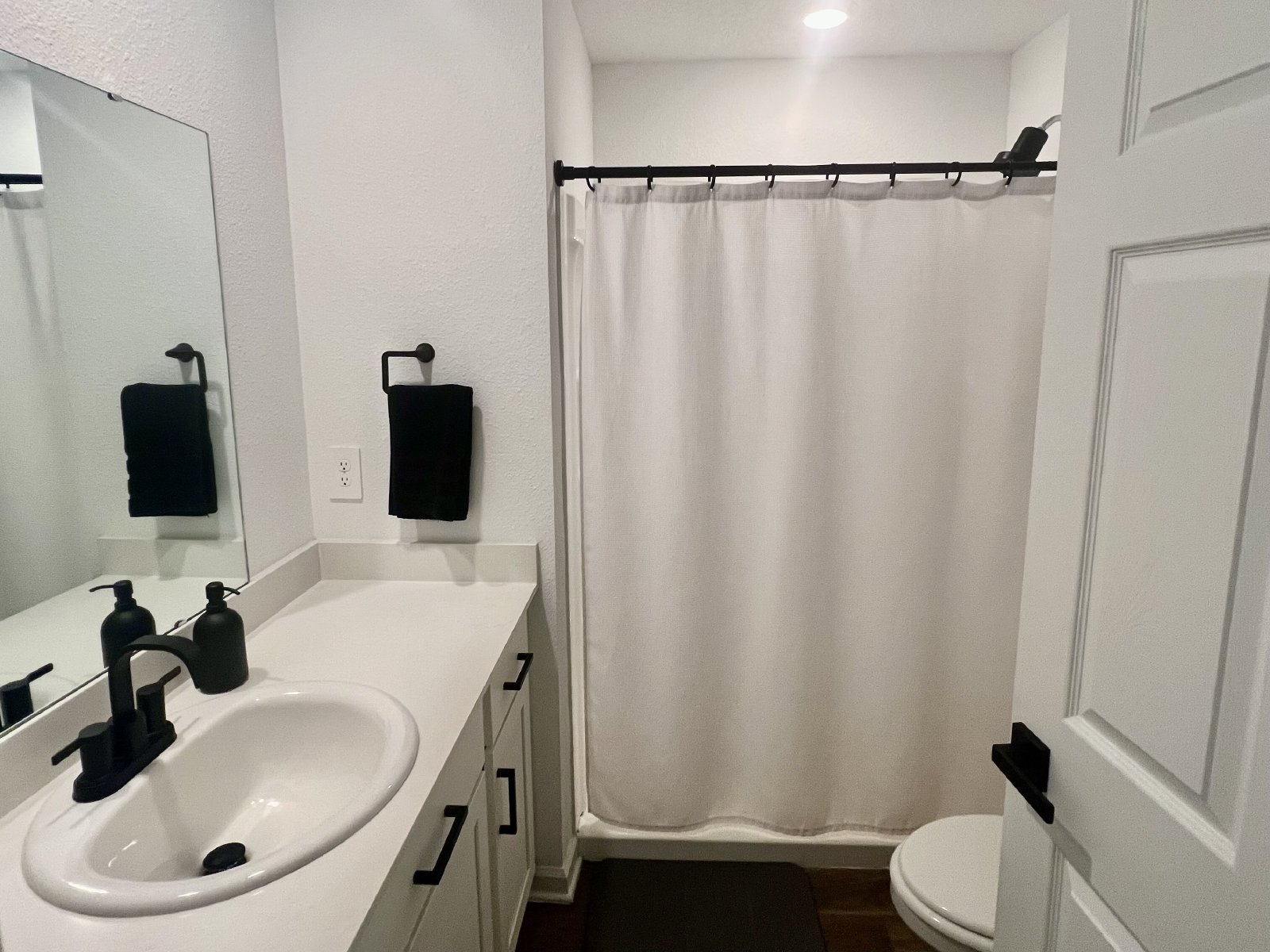 Almost new 3-bedroom 2.5 bath townhome property image