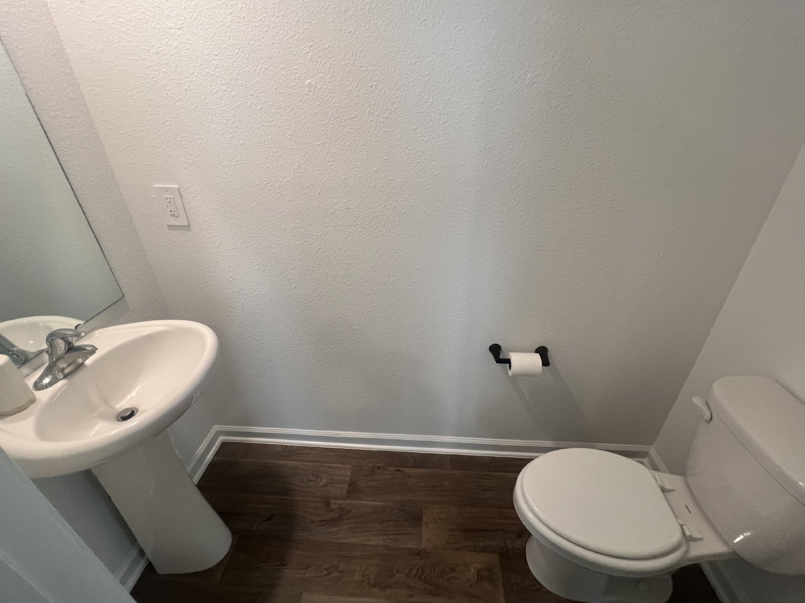 Almost new 3-bedroom 2.5 bath townhome property image