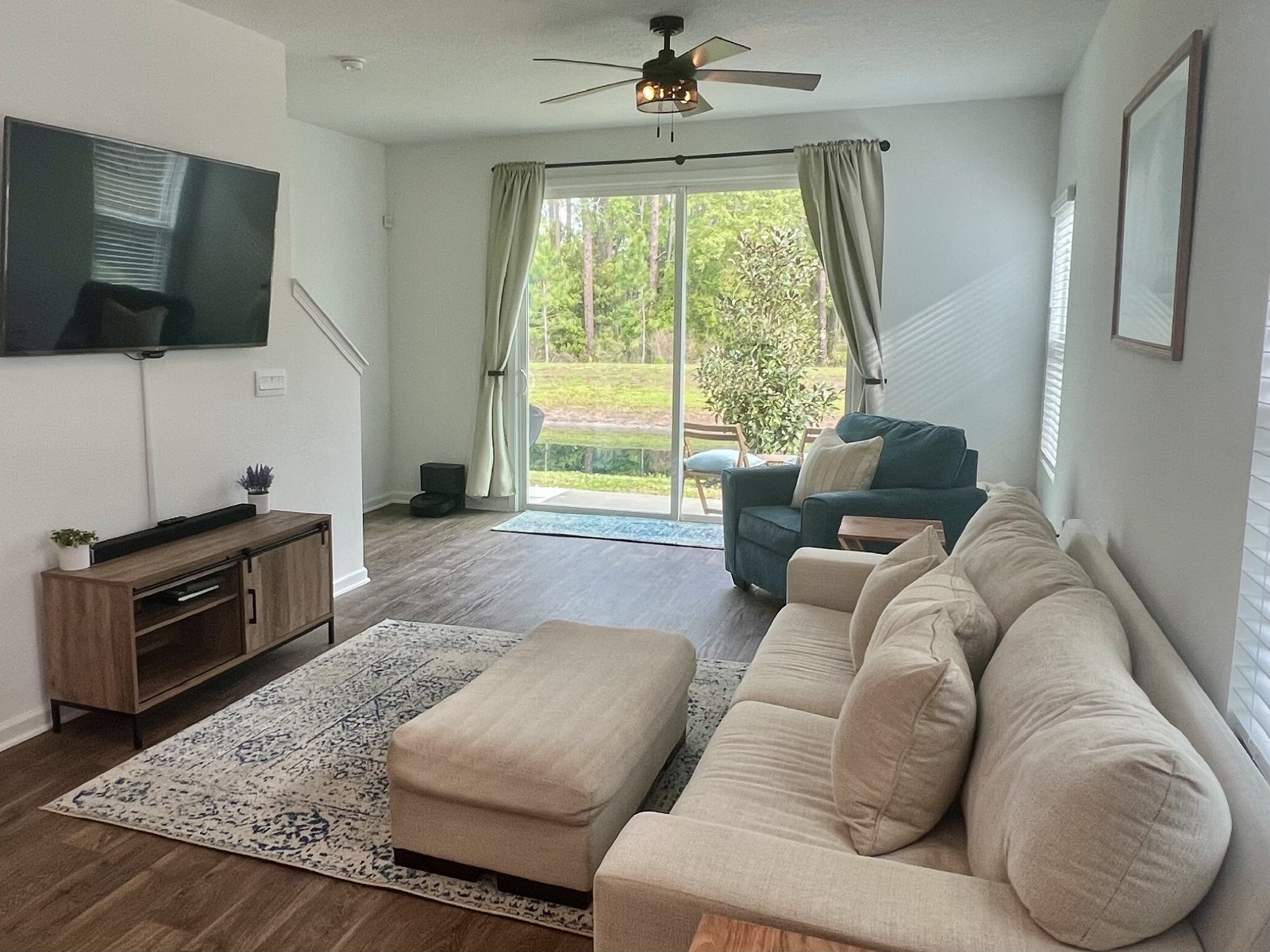 Almost new 3-bedroom 2.5 bath townhome property image