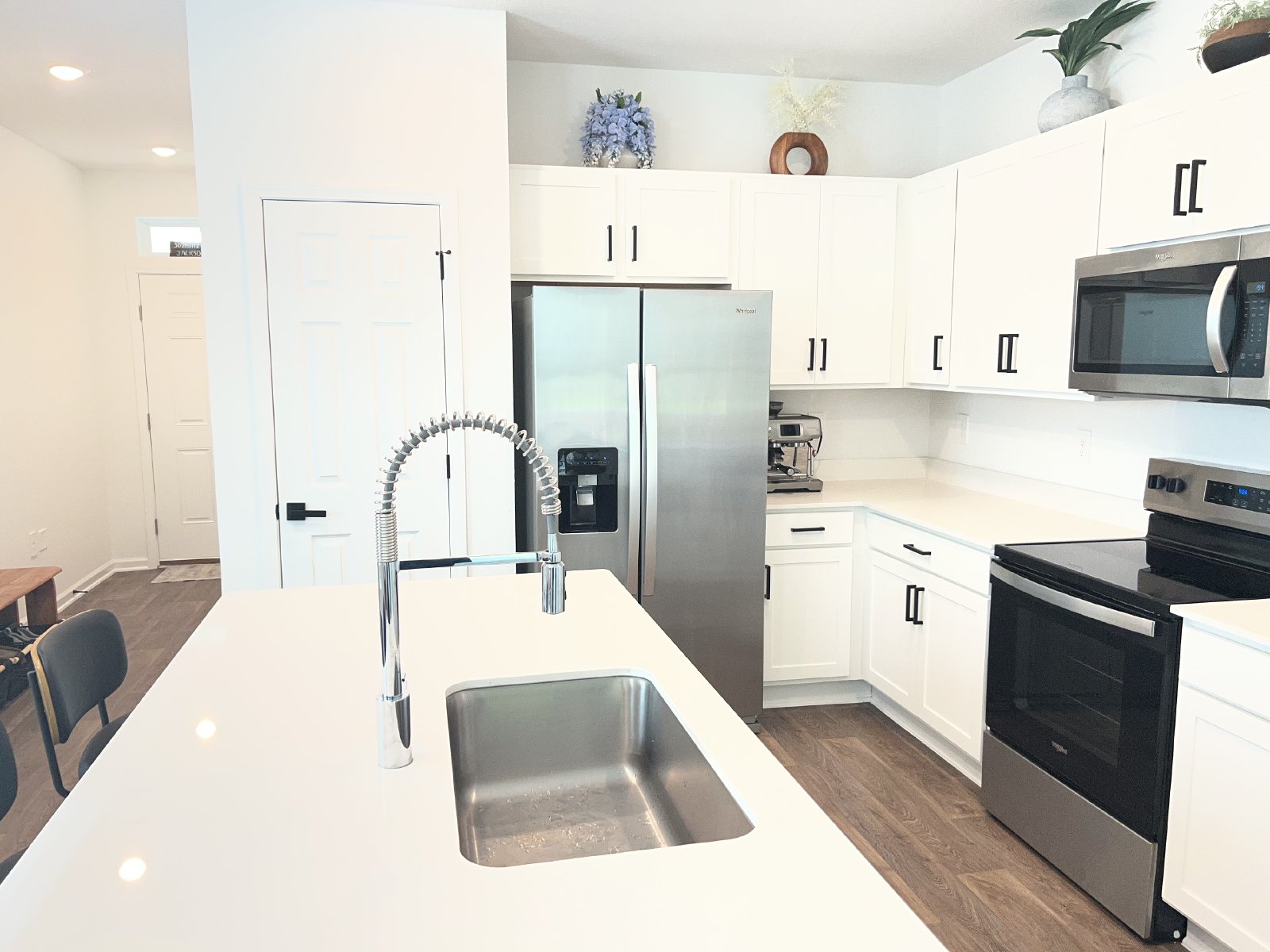 Almost new 3-bedroom 2.5 bath townhome property image