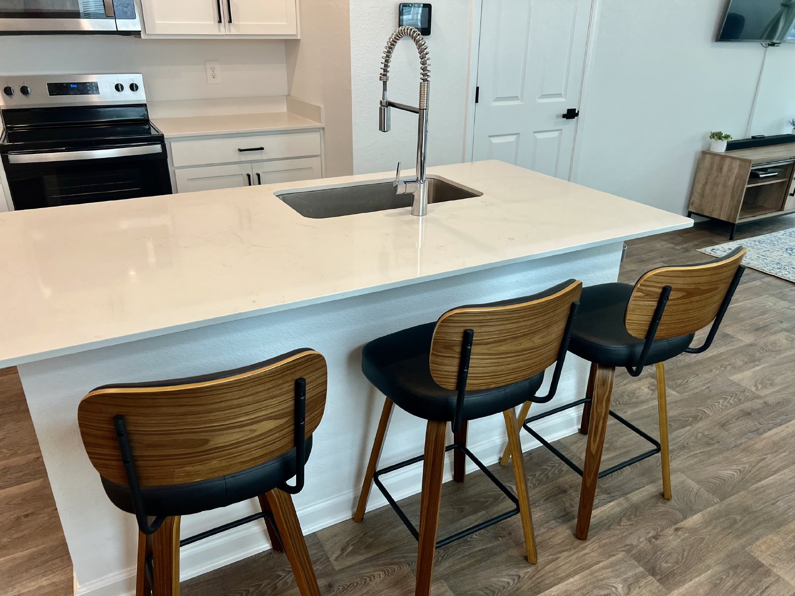 Almost new 3-bedroom 2.5 bath townhome property image