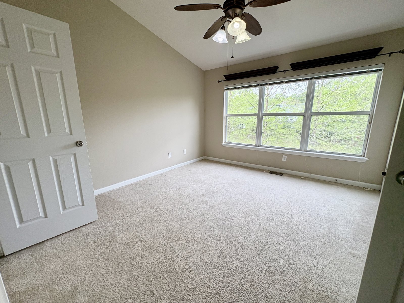 Townhome in Desirable gated Wolf Creek Community! property image