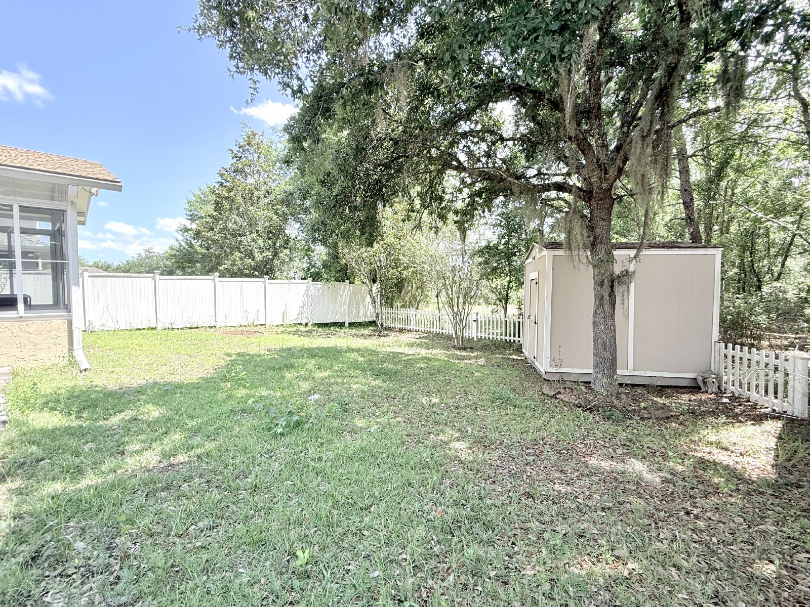 Spacious Two-Story Home with Hot Tub, Pool Table & Fenced Yard in Panther Creek property image