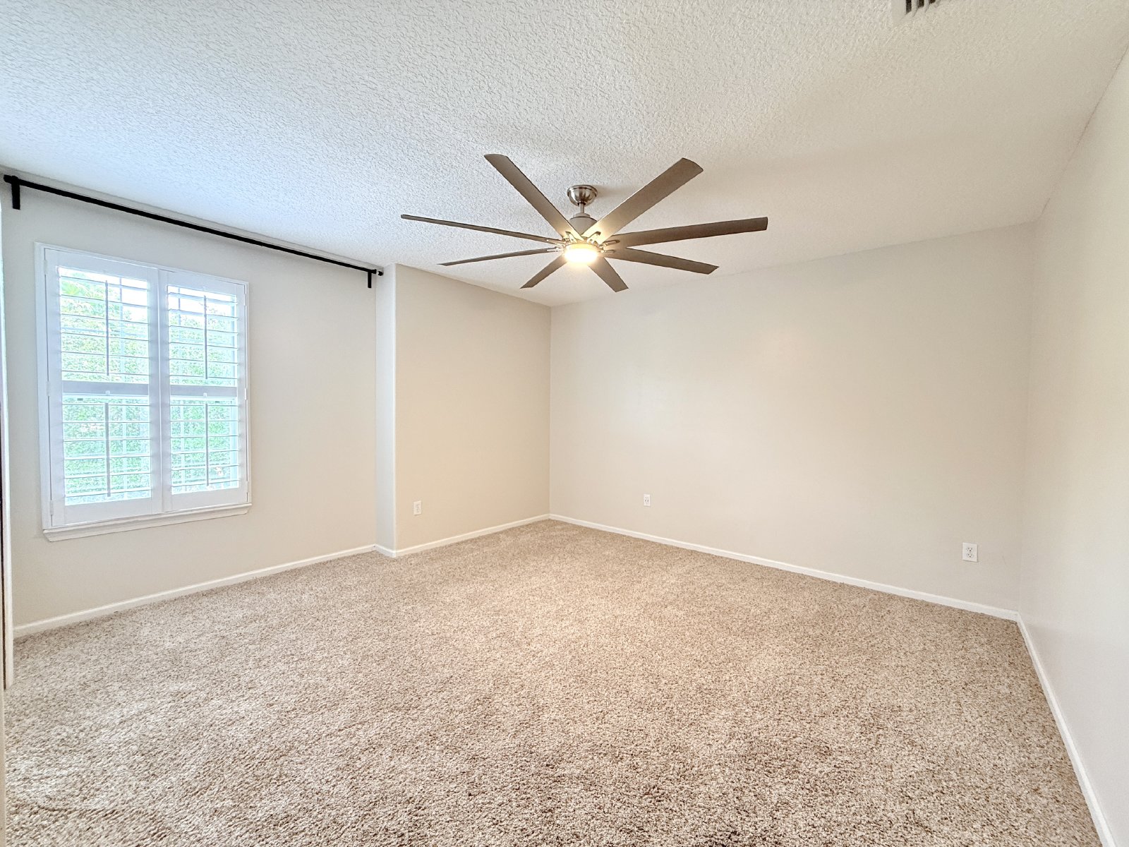 Spacious Two-Story Home with Hot Tub, Pool Table & Fenced Yard in Panther Creek property image