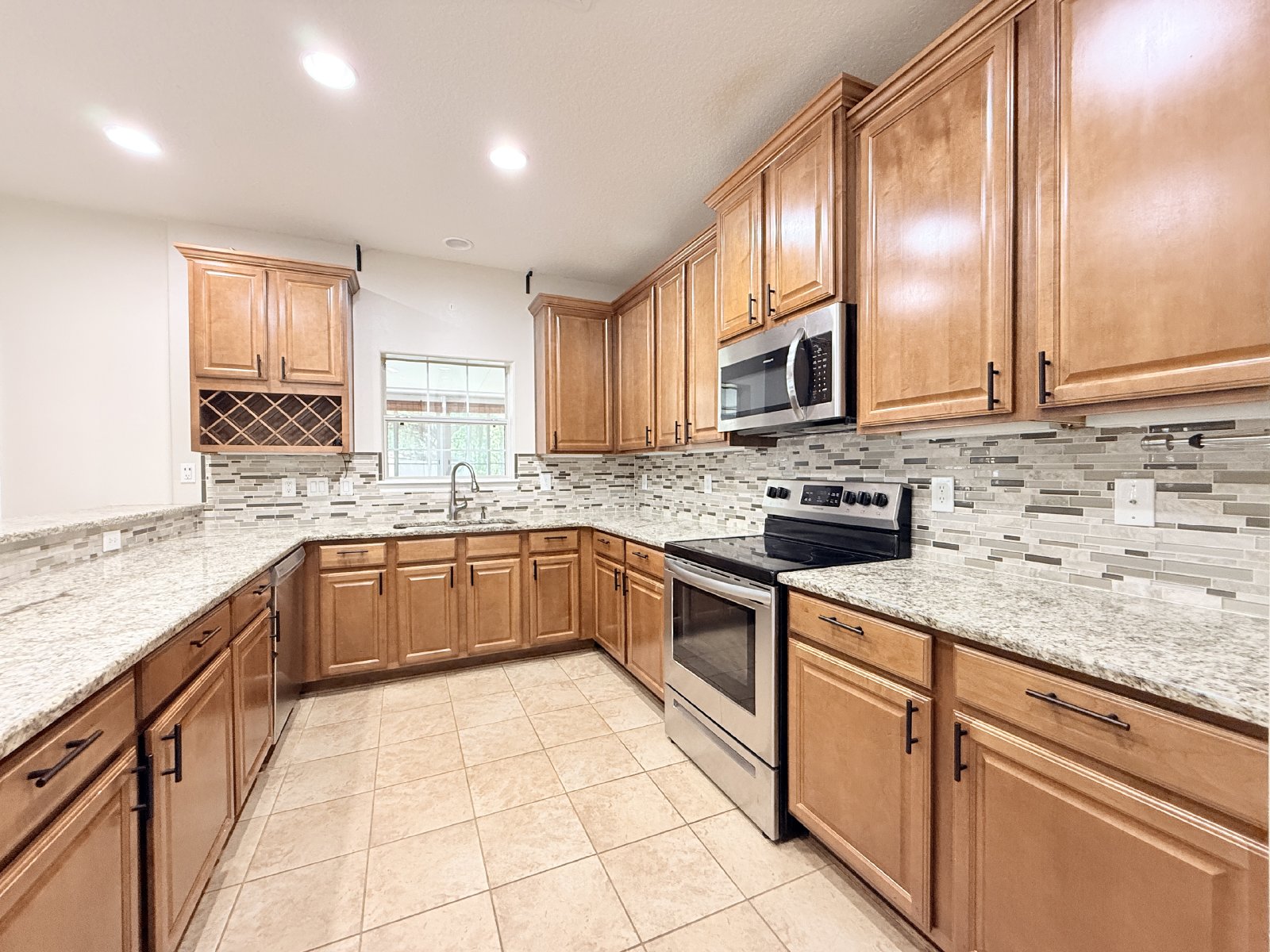 Spacious Two-Story Home with Hot Tub, Pool Table & Fenced Yard in Panther Creek property image