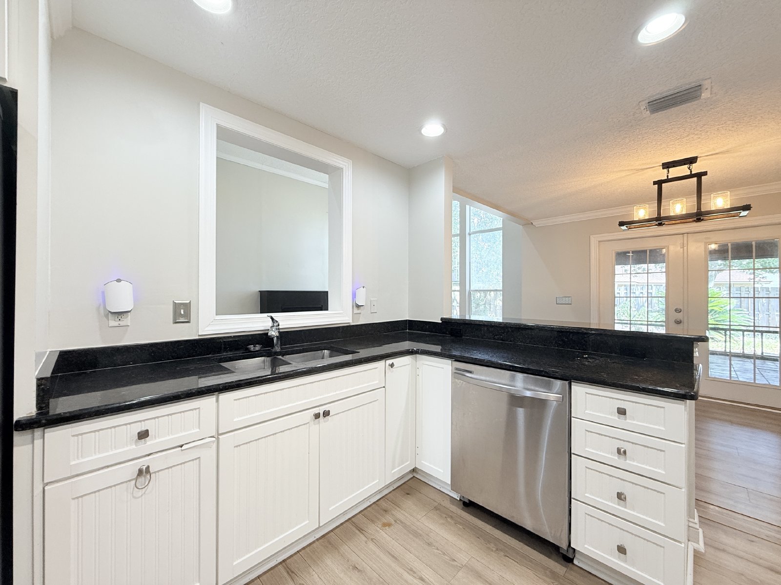Large Open Concept House with Tons of Natural Light property image