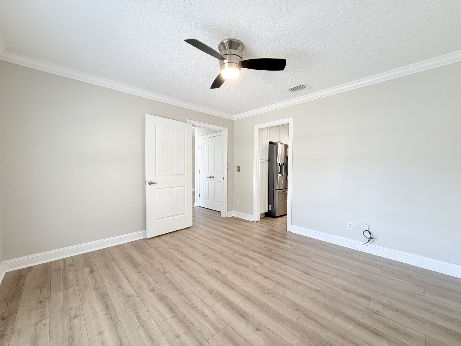 Large Open Concept House with Tons of Natural Light property image