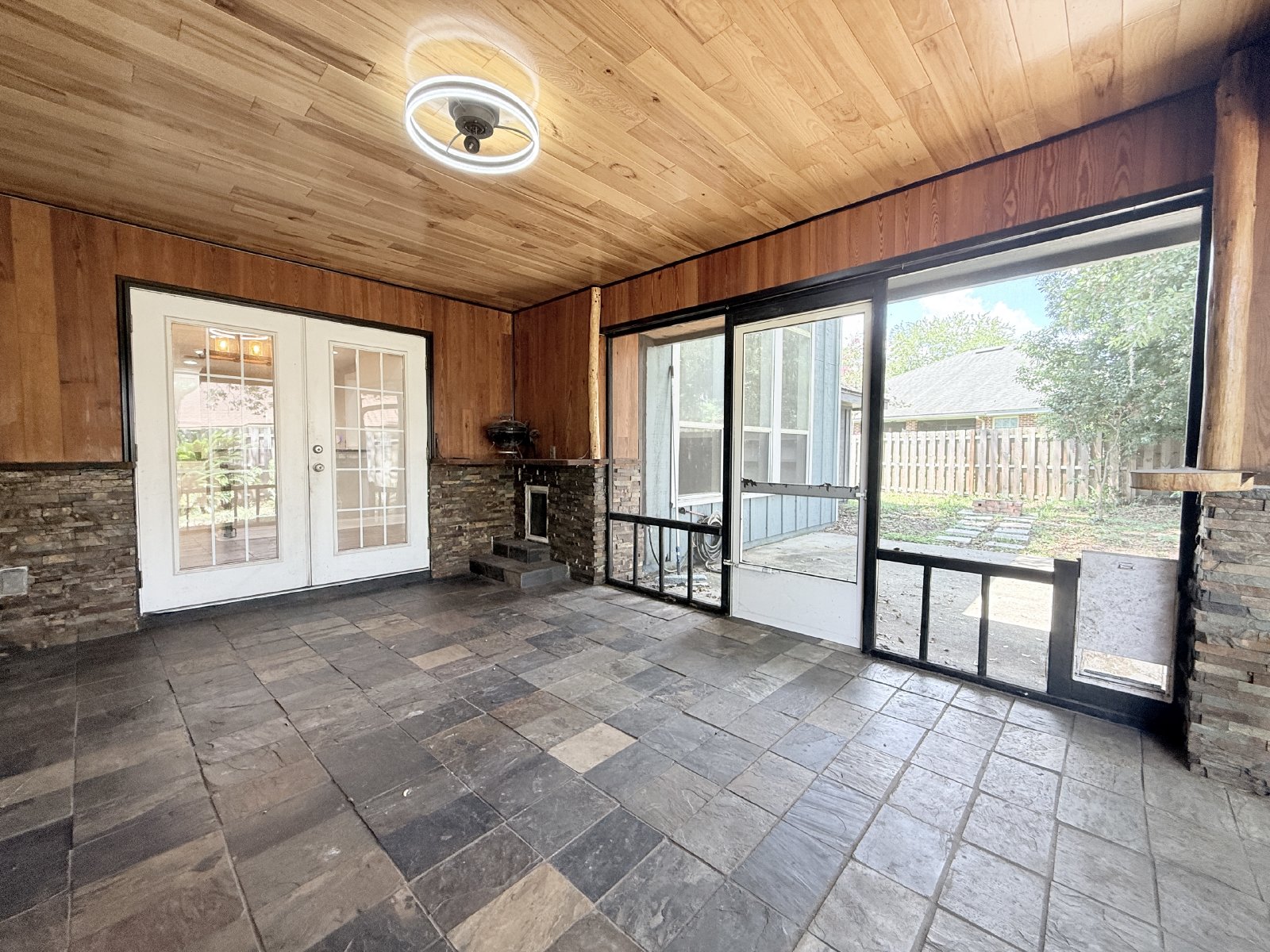 Large Open Concept House with Tons of Natural Light property image