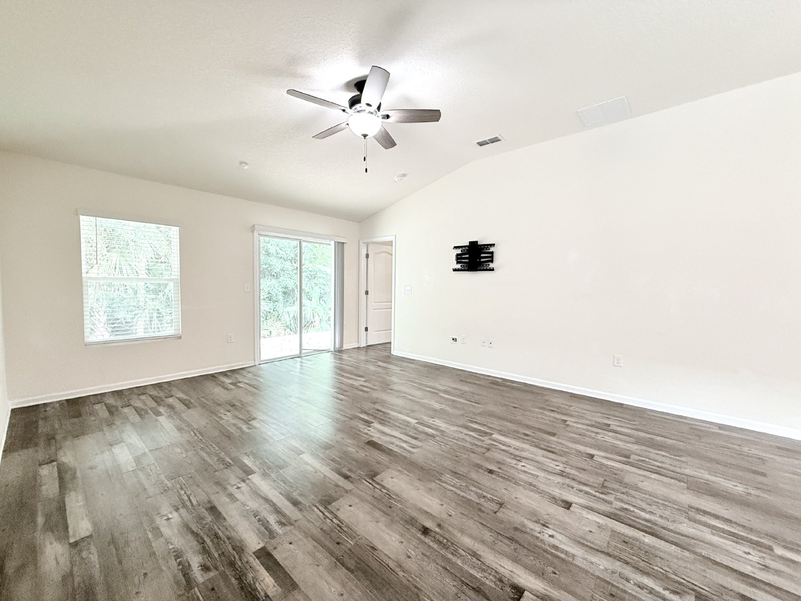 Beautiful 3BR Home in the Heart of Southside Jacksonville property image