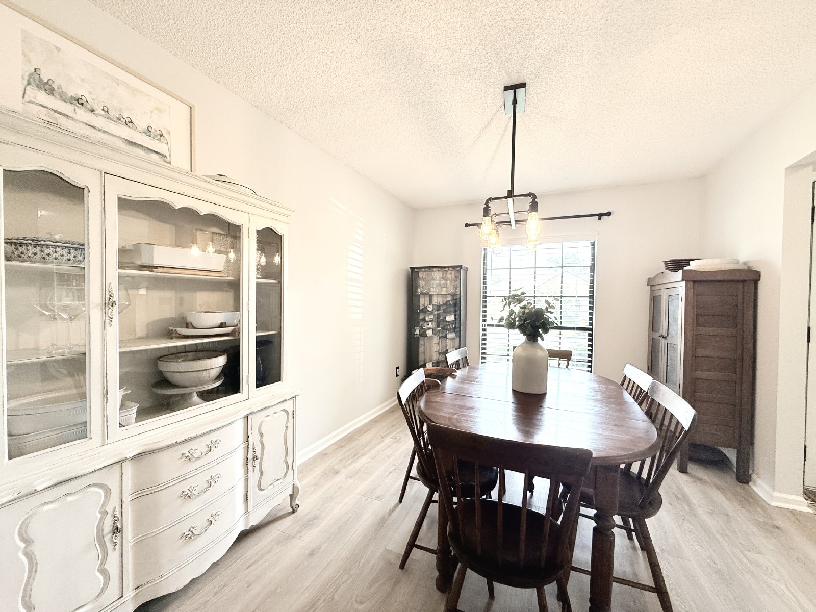 Stylish 4BR Home Minutes from Everything property image