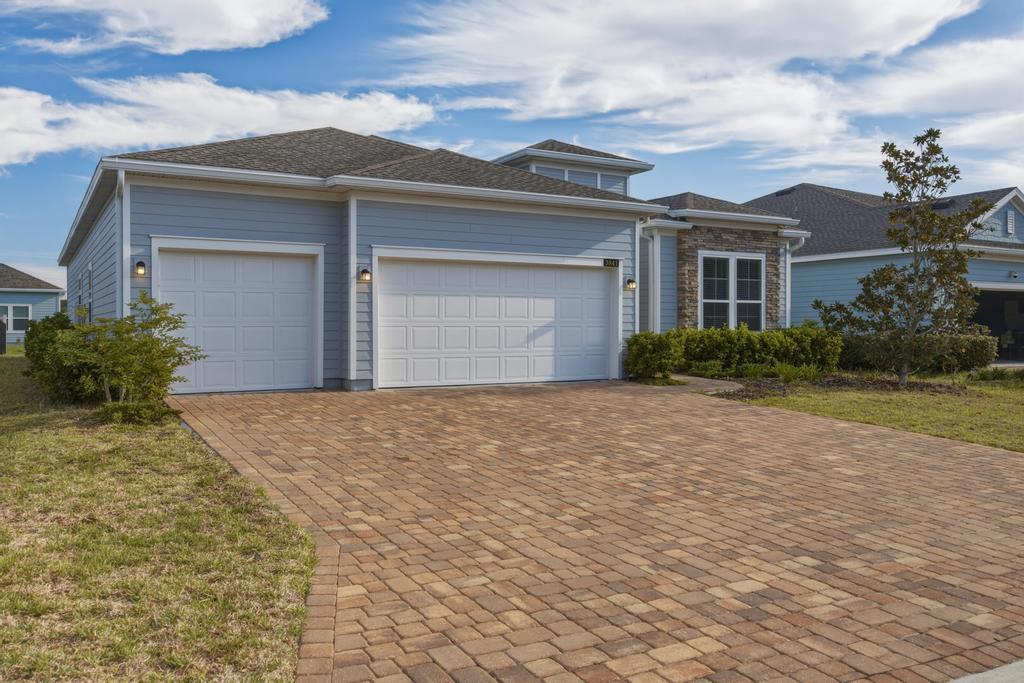 Newer Spacious Grey Hawk Home property image