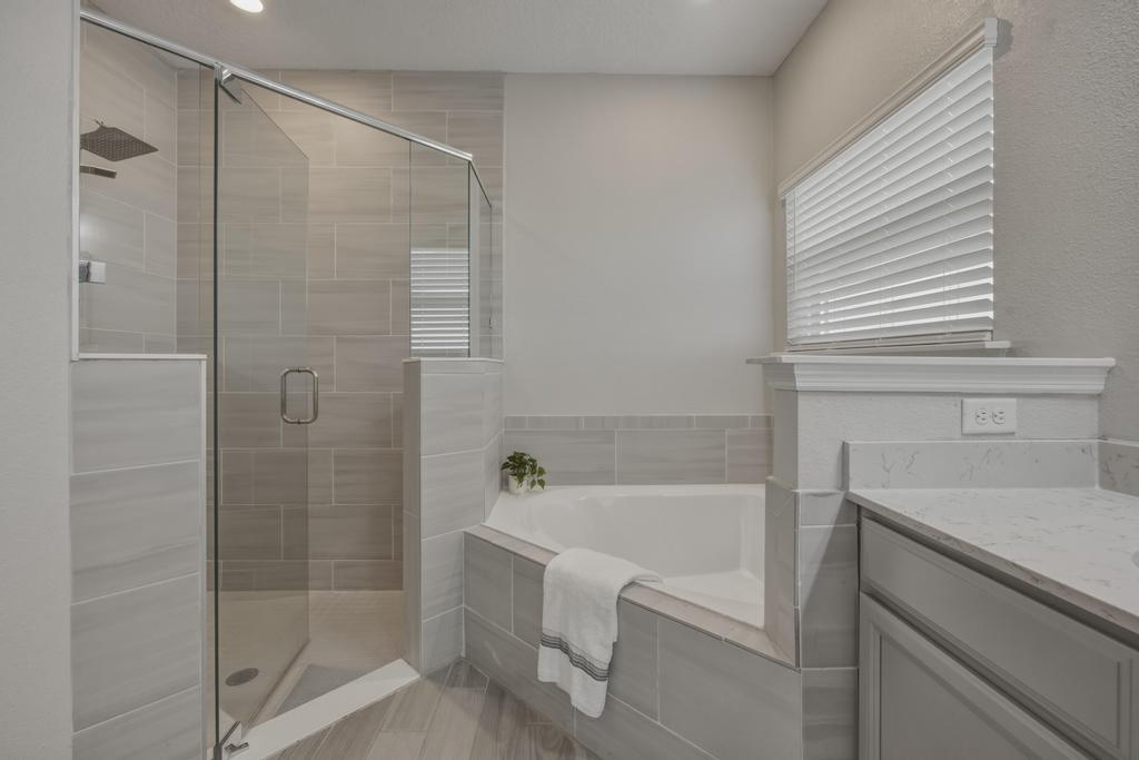 Newer Spacious Grey Hawk Home property image