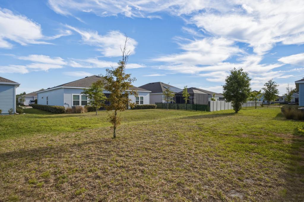 Newer Spacious Grey Hawk Home property image