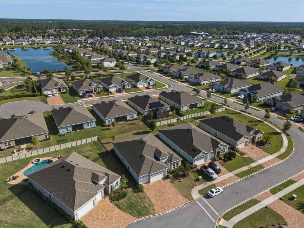 Newer Spacious Grey Hawk Home property image