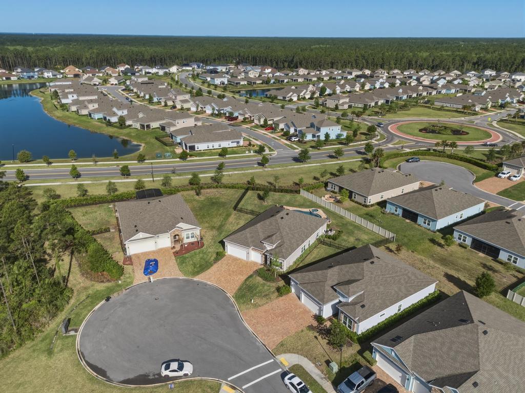 Newer Spacious Grey Hawk Home property image