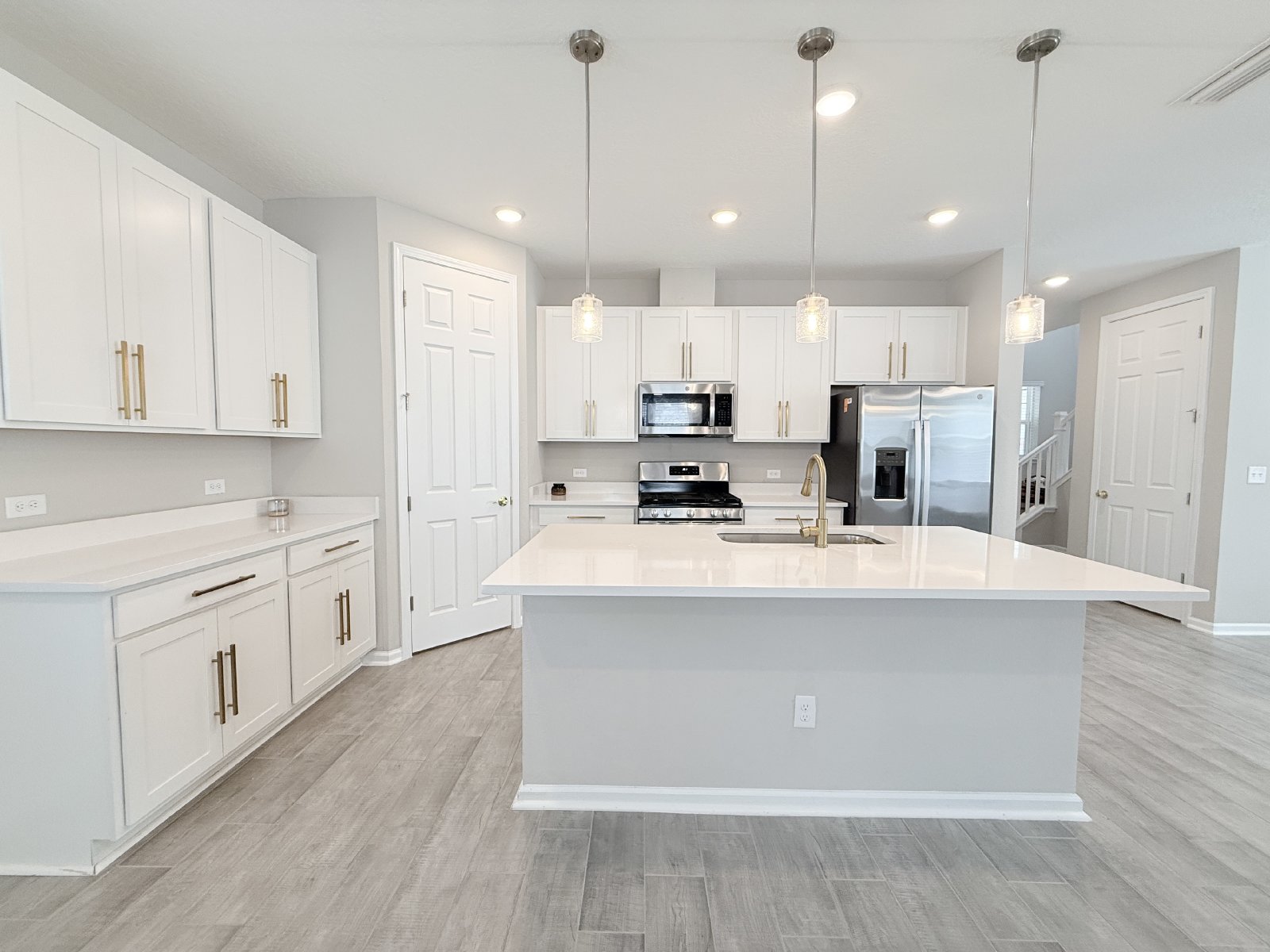 Bright & Spacious 4BR Home with Screened Porch & Paver Patio property image