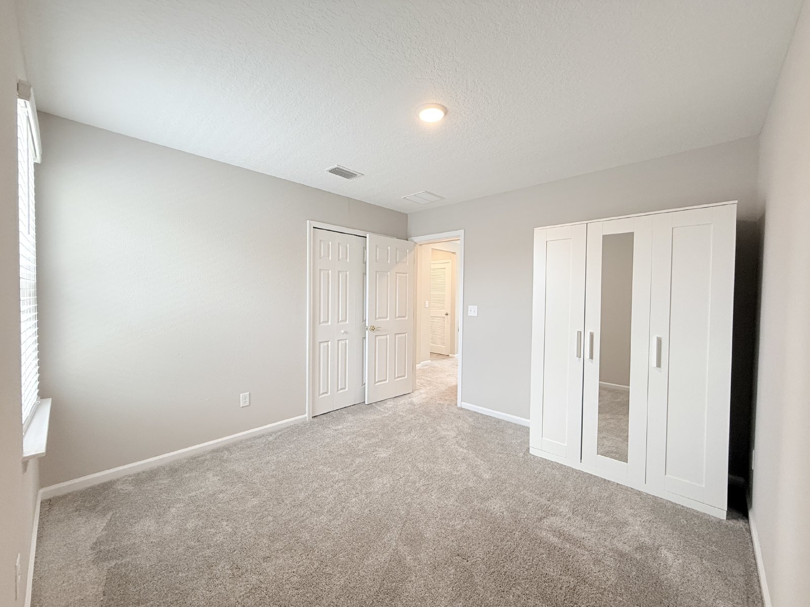 Bright & Spacious 4BR Home with Screened Porch & Paver Patio property image